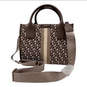 🎉RESERVED FOR @neurys1🎉 NWT $198 DKNY crossbody/hand bag